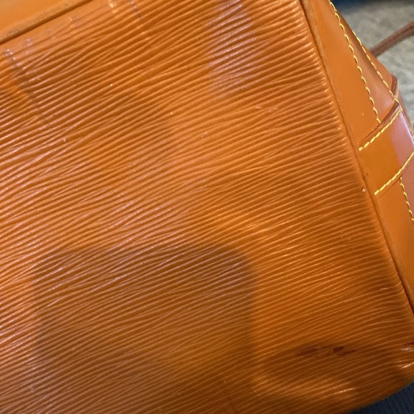 Louis Vuitton Epi Bag - Picture 9 of 11